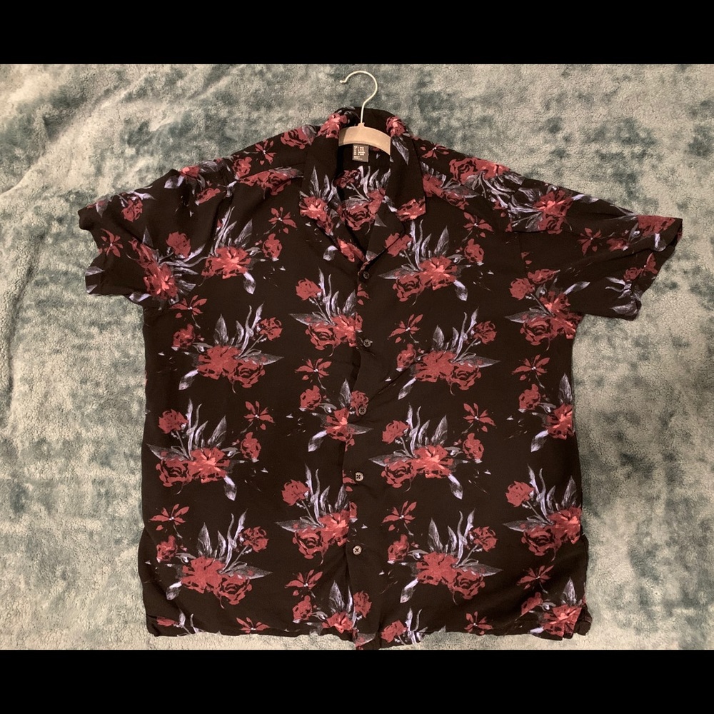 Black short sleeve button up size large